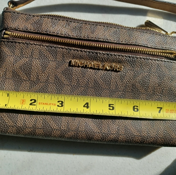 MK large wristlet - Picture 2 of 7